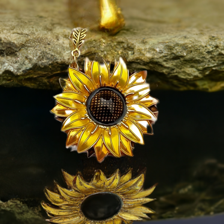 Charming Sunflower Pendant Necklace Gold Plated Floral Emblem
