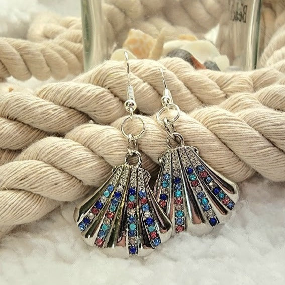 Boucles d’oreilles huîtres cloutées en strass, pendentif palourde argentée, mode plage étincelante, charmes aquatiques élégants, chic tropical, bijoux de vacances