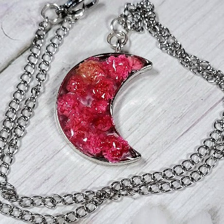 Joyería del cielo nocturno, collar de luna único, flor rosa en colgante celestial, regalo de amante del zodíaco, joyería Stargazer, accesorio con temática espacial