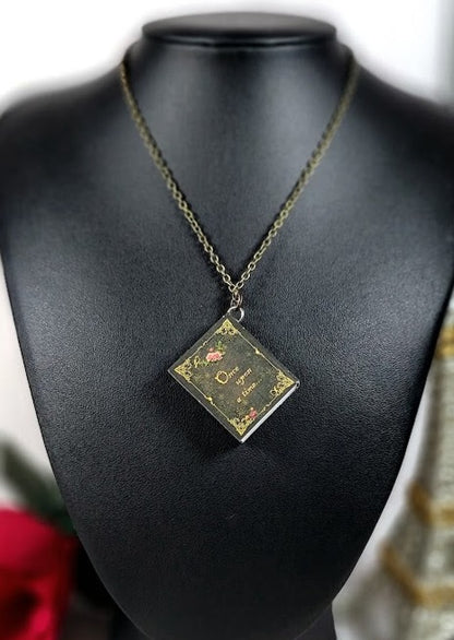 Collier thème livre d’histoires, accessoire fantaisiste, cadeau d’amoureux des livres, Once Upon A Time, bijoux littéraires, cadeau de bibliothécaire, pour la littérature