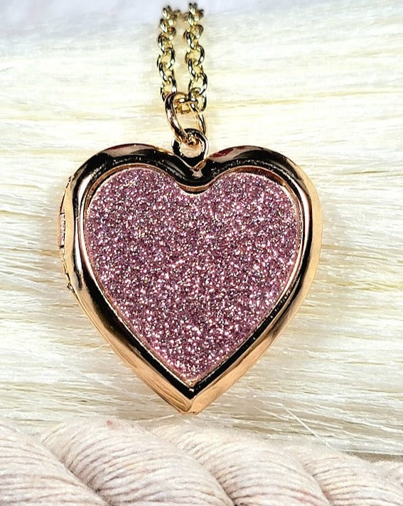 Encantador collar con medallón de corazón, joyería con símbolo de amor, amuleto brillante de moda, colgante rosa elegante, regalo de San Valentín, recuerdo romántico