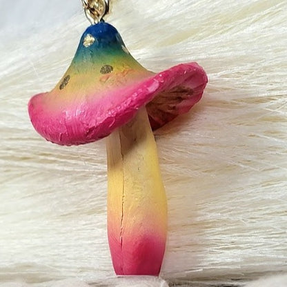 Collier de champignons arc-en-ciel, bijoux fantaisistes, accessoire sur le thème fantastique, bijoux végétaux vibrants, design psychédélique, bijoux hippies