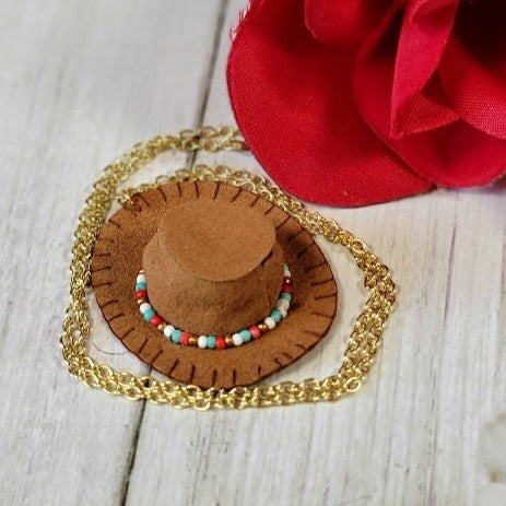 Collar de sombrero de vaquero de estilo resistente, accesorio de estilo occidental, moda de rodeo hecha a mano, elegancia rústica, joyería, tema del salvaje oeste, colgante unisex