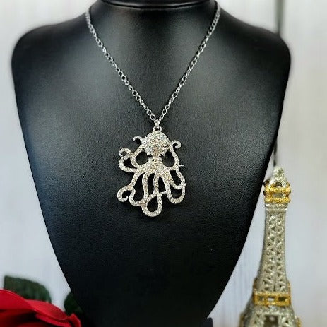 Collier de poulpe étincelant, pendentif inspiré de l’océan, accessoire clouté en strass, bijoux de créature marine, charme d’animal aquatique, style nautique