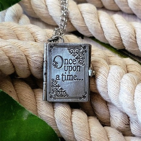 Collar de libro de cuento de hadas en miniatura, medallón de libro de cuentos, diario con páginas reales, colgante caprichoso, regalo para entusiastas literarios, inspirado en la novela