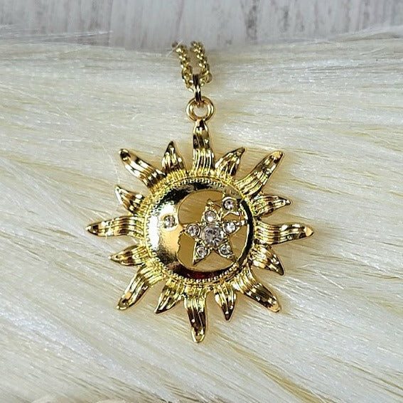 Collar de sol y estrellas brillantes de oro, magia celestial, faro de positividad, joyería boho chic, encanto celestial, estilo boho, superestrella