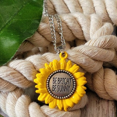 Collar de girasol pequeño, colgante amarillo vibrante, ambiente positivo, sol de buenos días, ser brillante ser soleado, cadena de acero inoxidable 304