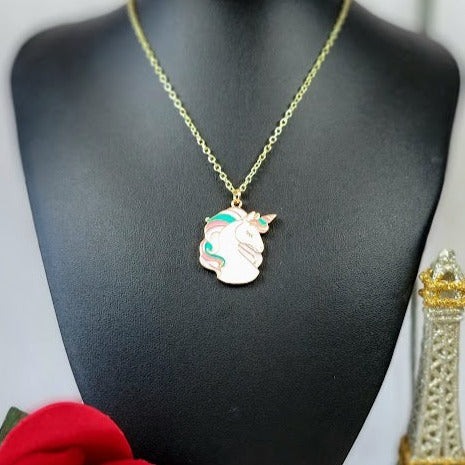 Collier licorne rose, pendentif Pégase délicat, charme de créature fantaisiste, collier à paillettes pour enfants, bijoux pour enfants, fantaisie à la mode