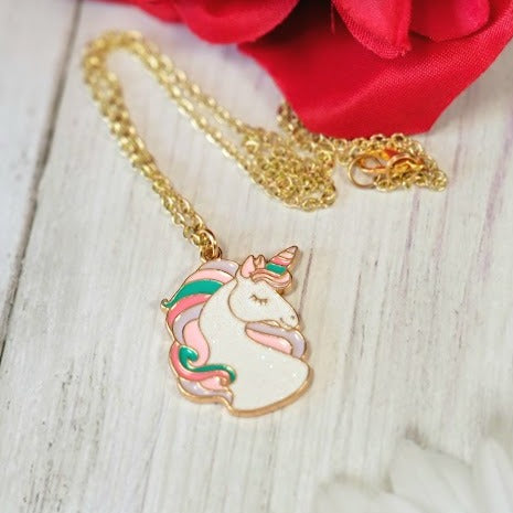 Collier licorne rose, pendentif Pégase délicat, charme de créature fantaisiste, collier à paillettes pour enfants, bijoux pour enfants, fantaisie à la mode