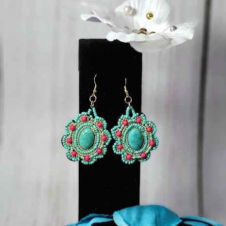 Colgante de cuentas de semillas de color turquesa y rojo, pendientes en forma de flores, joyas de estilo sudoeste, colgantes Boho Chic, estilo bohemio hecho a mano