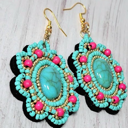 Colgante de cuentas de semillas de color turquesa y rojo, pendientes en forma de flores, joyas de estilo sudoeste, colgantes Boho Chic, estilo bohemio hecho a mano