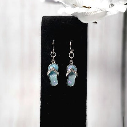 Blue Flip Flop Dangle, Boucle d’oreille sur le thème de la plage, Bijoux d’été mignons, Accessoire hors concours, Bijoux prêts pour les vacances, Mode amusante, Design tropical