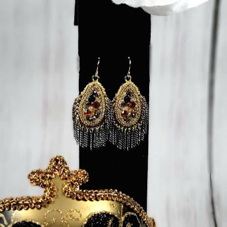 Boucle d’oreille élégante en strass, Dangle de gland d’or, accessoire chic sophistiqué, élégance du soir, bijoux de bureau élégants à gala, or et verre