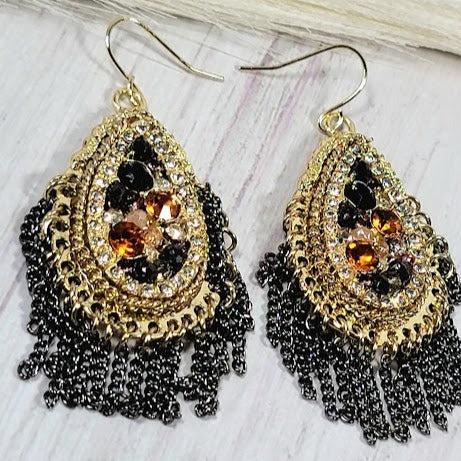 Boucle d’oreille élégante en strass, Dangle de gland d’or, accessoire chic sophistiqué, élégance du soir, bijoux de bureau élégants à gala, or et verre