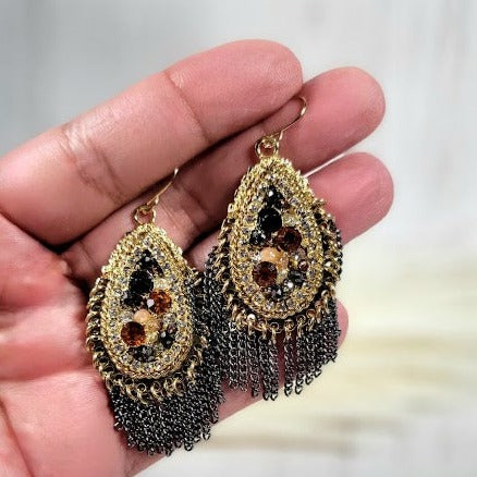 Boucle d’oreille élégante en strass, Dangle de gland d’or, accessoire chic sophistiqué, élégance du soir, bijoux de bureau élégants à gala, or et verre