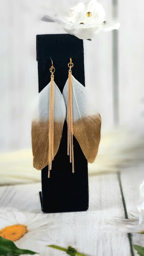 Plume d’or Long Dangle, Boucle d’oreille audacieuse, Design Fashionista, Accessoire Boho haut de gamme, Design haute couture, Bijoux élégamment chic