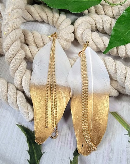 Colgante largo de plumas de oro, pendiente llamativo audaz, diseño fashionista, accesorio boho de lujo, diseño de alta costura, joyería elegantemente chic