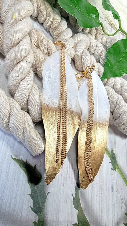 Colgante largo de plumas de oro, pendiente llamativo audaz, diseño fashionista, accesorio boho de lujo, diseño de alta costura, joyería elegantemente chic