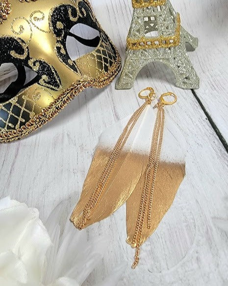 Colgante largo de plumas de oro, pendiente llamativo audaz, diseño fashionista, accesorio boho de lujo, diseño de alta costura, joyería elegantemente chic