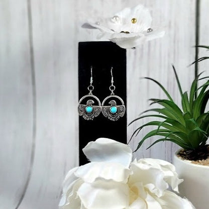 Thunderbirds avec petites boucles d’oreilles en fausse pierre turquoise, accessoire de thème du sud-ouest, pendentif d’inspiration amérindienne, design tribal