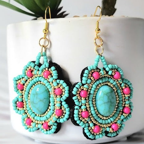 Colgante de cuentas de semillas de color turquesa y rojo, pendientes en forma de flores, joyas de estilo sudoeste, colgantes Boho Chic, estilo bohemio hecho a mano