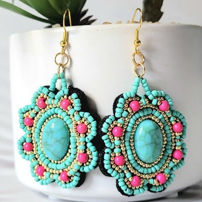 Colgante de cuentas de semillas de color turquesa y rojo, pendientes en forma de flores, joyas de estilo sudoeste, colgantes Boho Chic, estilo bohemio hecho a mano