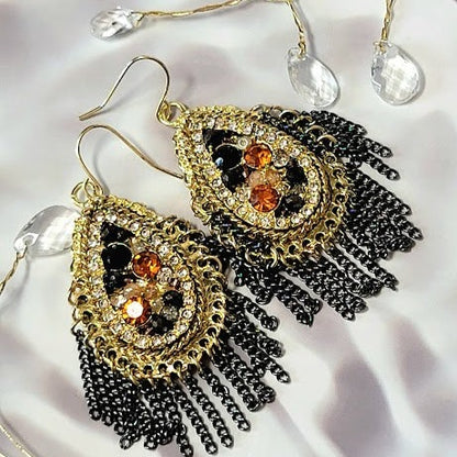 Boucle d’oreille élégante en strass, Dangle de gland d’or, accessoire chic sophistiqué, élégance du soir, bijoux de bureau élégants à gala, or et verre