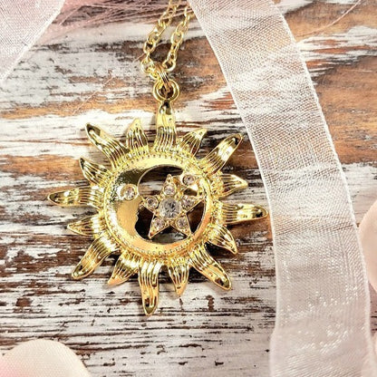 Collier Gold Bright Sun &amp; Star, Magie Céleste, Phare de Positivité, Bijoux Boho Chic, Charme Céleste, Style Boho, Superstar