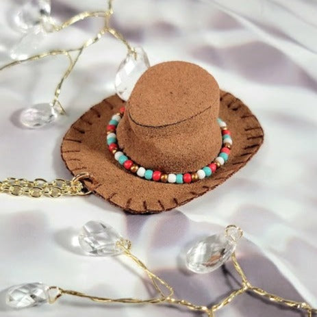 Collar de sombrero de vaquero de estilo resistente, accesorio de estilo occidental, moda de rodeo hecha a mano, elegancia rústica, joyería, tema del salvaje oeste, colgante unisex