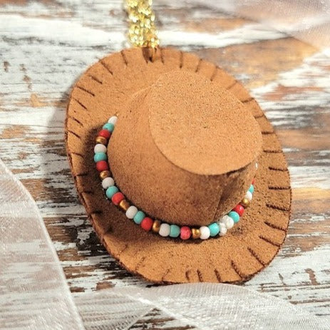 Collier de chapeau de cowboy de style robuste, accessoire de style occidental, mode rodéo faite à la main, chic rustique, bijoux, thème du Far West, pendentif unisexe