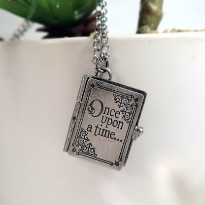 Collar de libro de cuento de hadas en miniatura, medallón de libro de cuentos, diario con páginas reales, colgante caprichoso, regalo para entusiastas literarios, inspirado en la novela