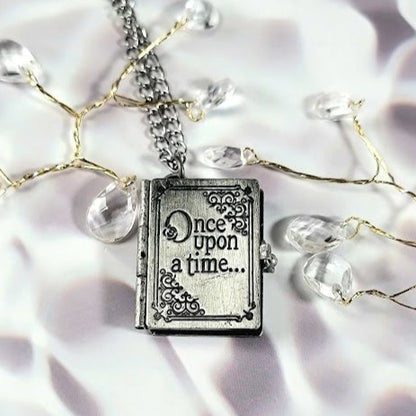 Collar de libro de cuento de hadas en miniatura, medallón de libro de cuentos, diario con páginas reales, colgante caprichoso, regalo para entusiastas literarios, inspirado en la novela