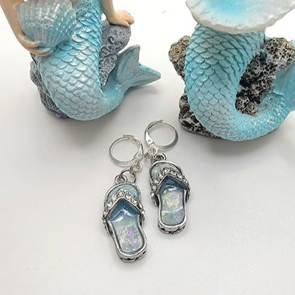 Colgante de chanclas azules, pendiente con temática de playa, lindas joyas de verano, accesorio destacado, joyas listas para vacaciones, moda divertida, diseño tropical