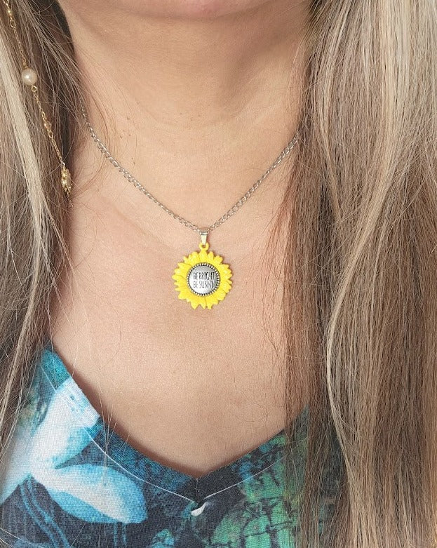 Collar de girasol pequeño, colgante amarillo vibrante, ambiente positivo, sol de buenos días, ser brillante ser soleado, cadena de acero inoxidable 304