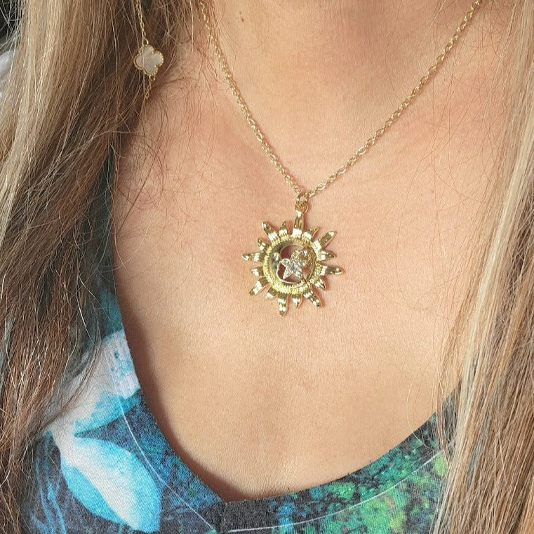 Collier Gold Bright Sun &amp; Star, Magie Céleste, Phare de Positivité, Bijoux Boho Chic, Charme Céleste, Style Boho, Superstar