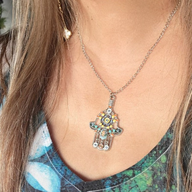 Colgante de mano de paz, Hamsa de plata con joyería de esmalte floral, joyería de símbolo talismánico, signo positivo de protección, inspirado en la era antigua