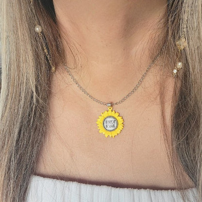 Collar de girasol pequeño, colgante amarillo vibrante, ambiente positivo, sol de buenos días, ser brillante ser soleado, cadena de acero inoxidable 304