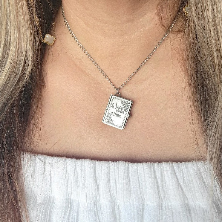 Collar de libro de cuento de hadas en miniatura, medallón de libro de cuentos, diario con páginas reales, colgante caprichoso, regalo para entusiastas literarios, inspirado en la novela