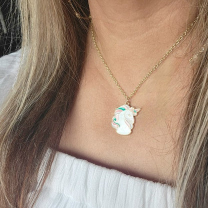 Collier licorne rose, pendentif Pégase délicat, charme de créature fantaisiste, collier à paillettes pour enfants, bijoux pour enfants, fantaisie à la mode