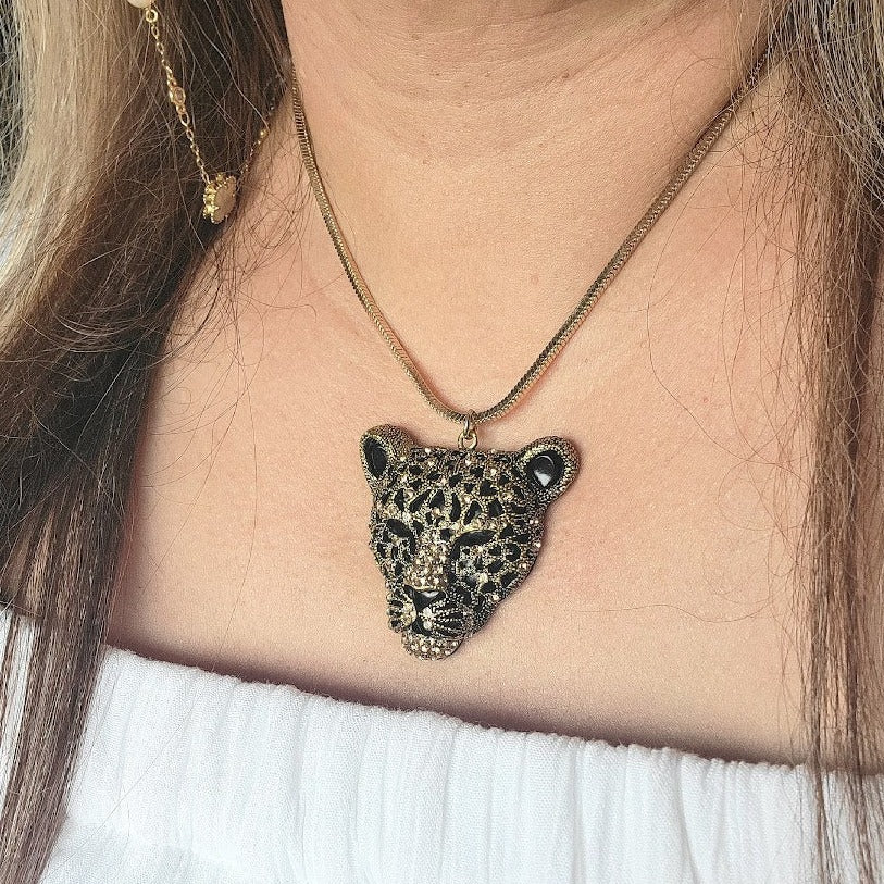 Collar de leopardo negro, colgante de puma sexy, joyería de guepardo Felidae, accesorio africano nativo exquisito, joyería felina de moda