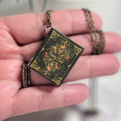 Collier thème livre d’histoires, accessoire fantaisiste, cadeau d’amoureux des livres, Once Upon A Time, bijoux littéraires, cadeau de bibliothécaire, pour la littérature