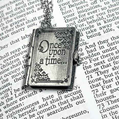 Collar de libro de cuento de hadas en miniatura, medallón de libro de cuentos, diario con páginas reales, colgante caprichoso, regalo para entusiastas literarios, inspirado en la novela