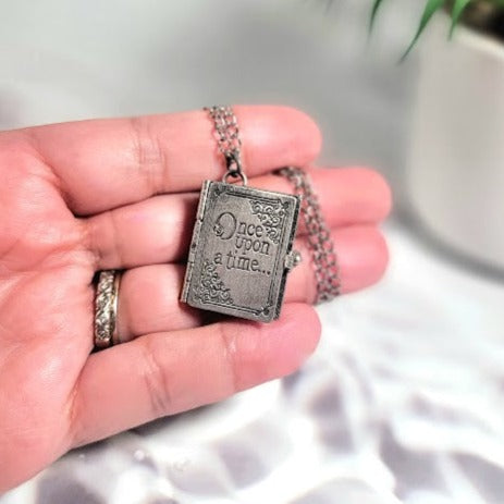 Collier de livre de conte de fées miniature, médaillon de livre d’histoires, journal avec de vraies pages, pendentif fantaisiste, cadeau de passionné de littérature, inspiré du roman