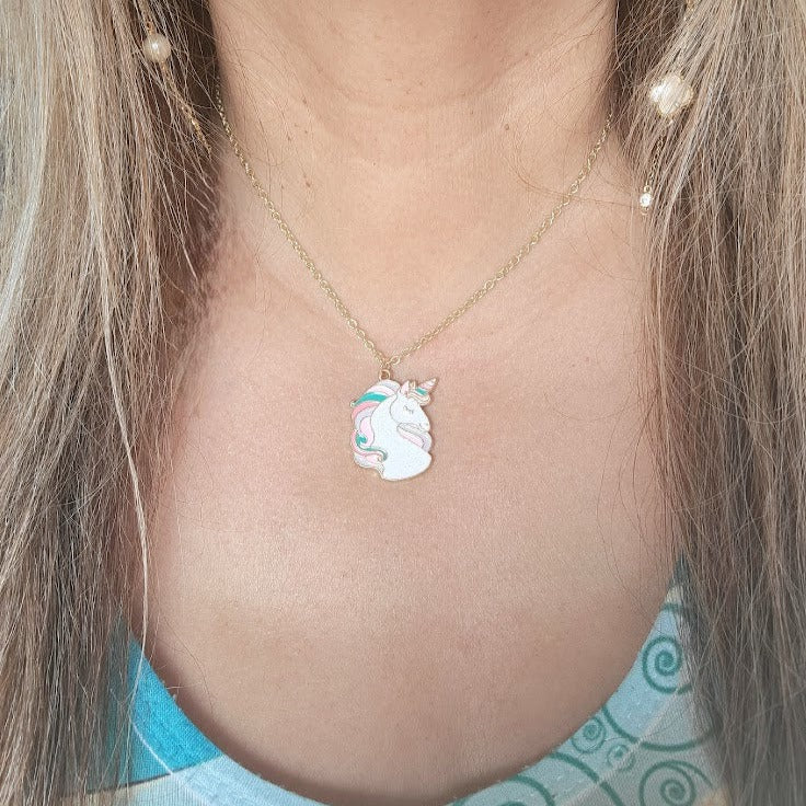 Collier licorne rose, pendentif Pégase délicat, charme de créature fantaisiste, collier à paillettes pour enfants, bijoux pour enfants, fantaisie à la mode