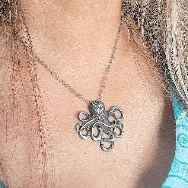 Stylish Octopus Necklace, Unique Sea Life Pendant, Sparkling Ocean Inspired Accessory, Beach Lover Gift, Marine Aquatic Jewelry