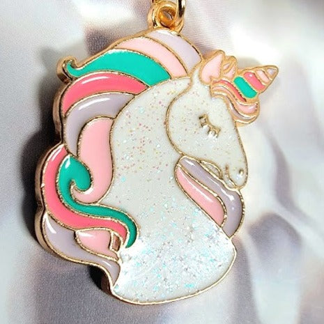 Collier licorne rose, pendentif Pégase délicat, charme de créature fantaisiste, collier à paillettes pour enfants, bijoux pour enfants, fantaisie à la mode