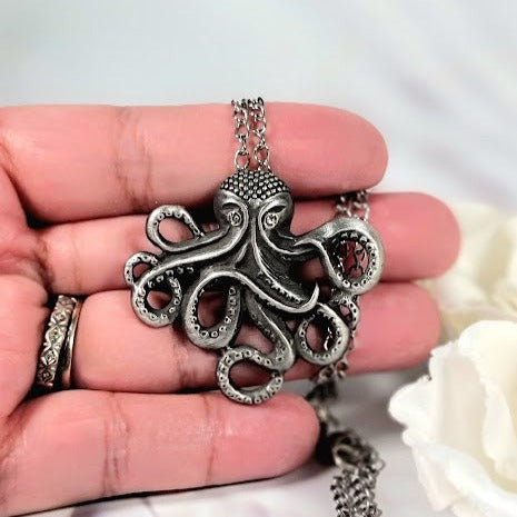 Stylish Octopus Necklace, Unique Sea Life Pendant, Sparkling Ocean Inspired Accessory, Beach Lover Gift, Marine Aquatic Jewelry