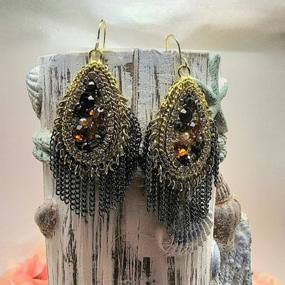 Boucle d’oreille élégante en strass, Dangle de gland d’or, accessoire chic sophistiqué, élégance du soir, bijoux de bureau élégants à gala, or et verre