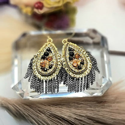 Boucle d’oreille élégante en strass, Dangle de gland d’or, accessoire chic sophistiqué, élégance du soir, bijoux de bureau élégants à gala, or et verre