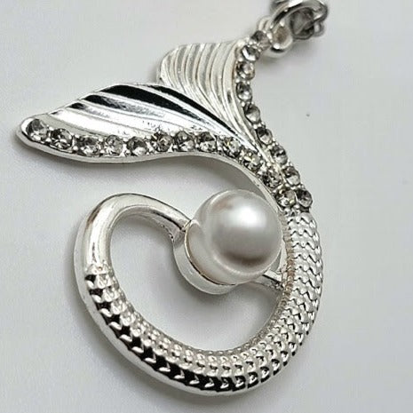 Pendentif queue de sirène en argent, inspiré des contes de fées, accessoire chic et délicat, pour les amoureux de la plage, être mythique, bijoux accentués de perles